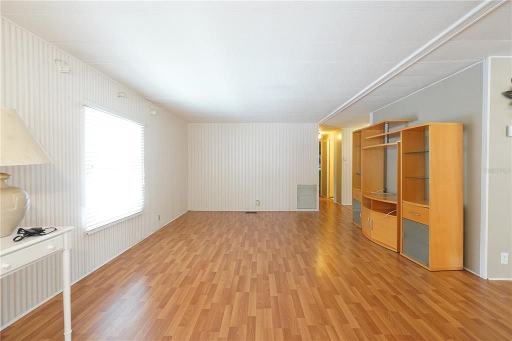 Active With Contract: $109,900 (2 beds, 2 baths, 1219 Square Feet)