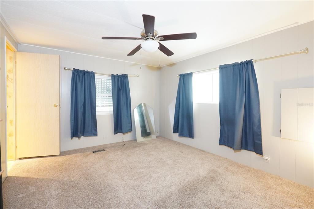 Active With Contract: $109,900 (2 beds, 2 baths, 1219 Square Feet)