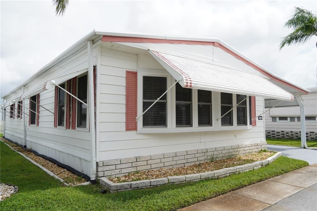 Active With Contract: $109,900 (2 beds, 2 baths, 1219 Square Feet)