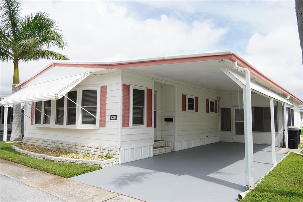 Active With Contract: $109,900 (2 beds, 2 baths, 1219 Square Feet)