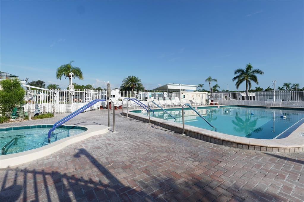 Active With Contract: $109,900 (2 beds, 2 baths, 1219 Square Feet)