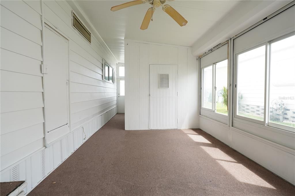 Active With Contract: $109,900 (2 beds, 2 baths, 1219 Square Feet)