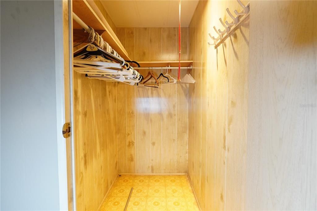 Active With Contract: $109,900 (2 beds, 2 baths, 1219 Square Feet)