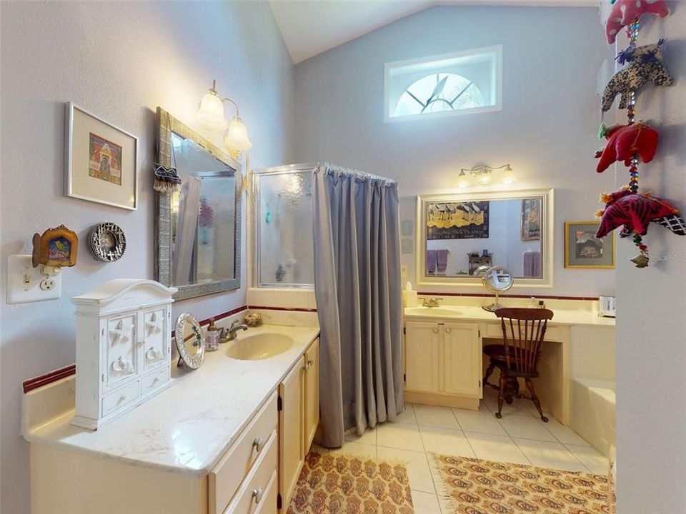 合同活跃: $285,000 (3 贝兹, 2 浴室, 1337 平方英尺)