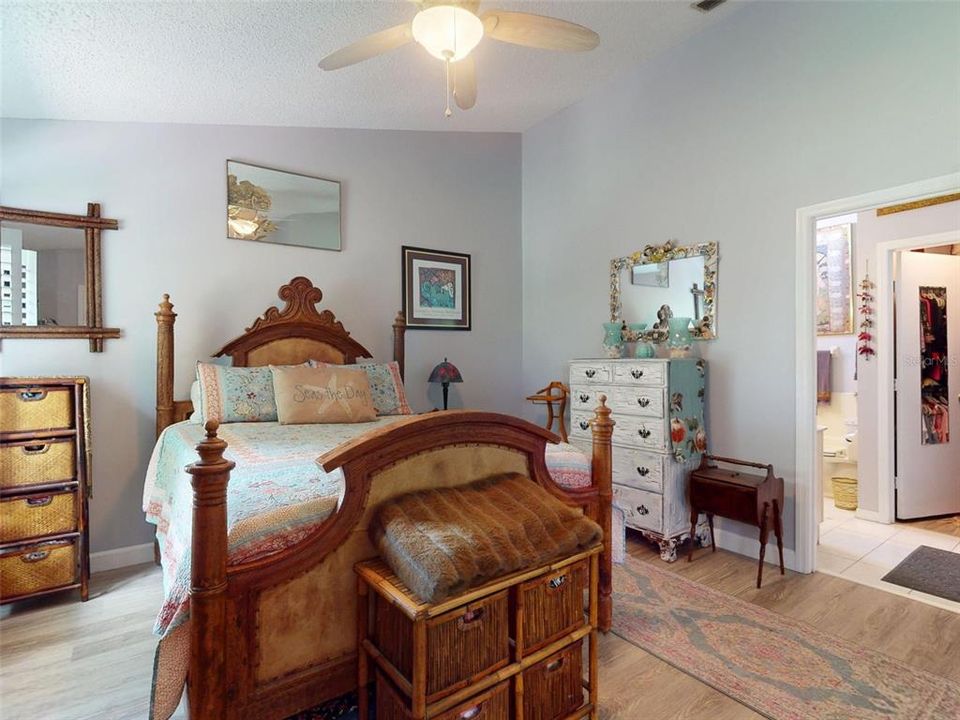 合同活跃: $285,000 (3 贝兹, 2 浴室, 1337 平方英尺)