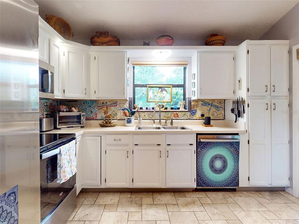 合同活跃: $285,000 (3 贝兹, 2 浴室, 1337 平方英尺)