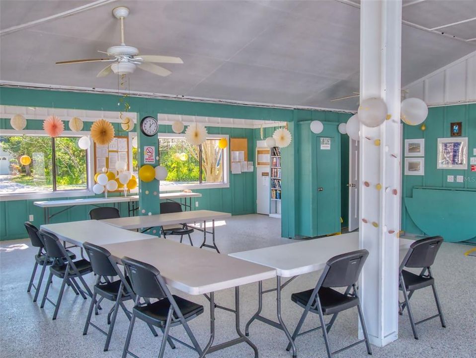 合同活跃: $285,000 (3 贝兹, 2 浴室, 1337 平方英尺)