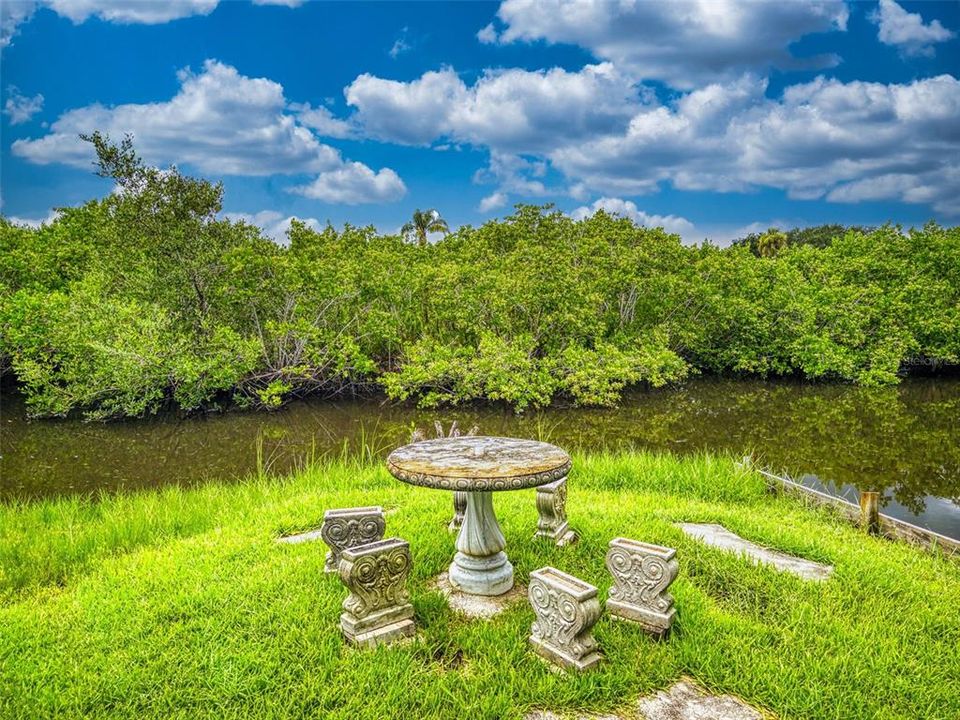 合同活跃: $285,000 (3 贝兹, 2 浴室, 1337 平方英尺)