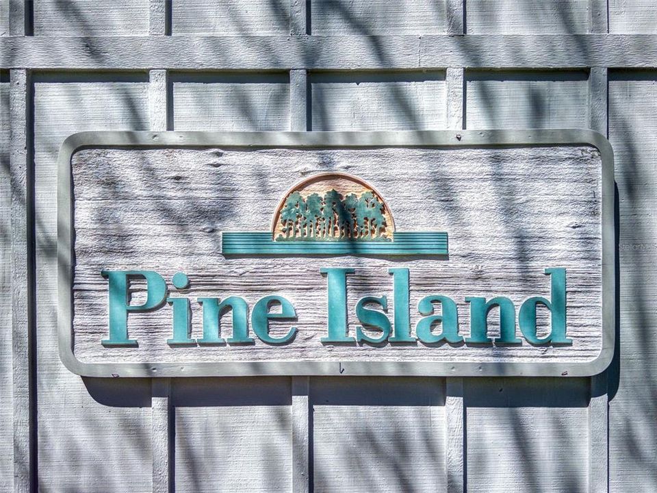 合同活跃: $285,000 (3 贝兹, 2 浴室, 1337 平方英尺)