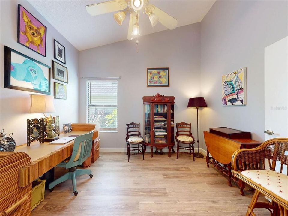 合同活跃: $285,000 (3 贝兹, 2 浴室, 1337 平方英尺)