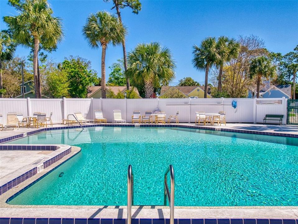 合同活跃: $285,000 (3 贝兹, 2 浴室, 1337 平方英尺)