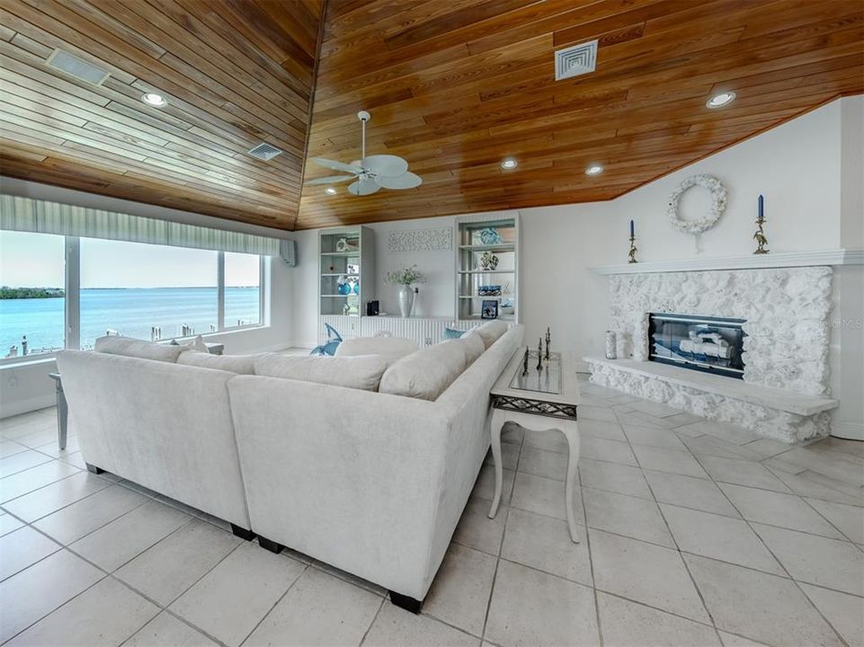 На продажу: $724,000 (3 спален, 2 ванн, 1916 Квадратных фут)