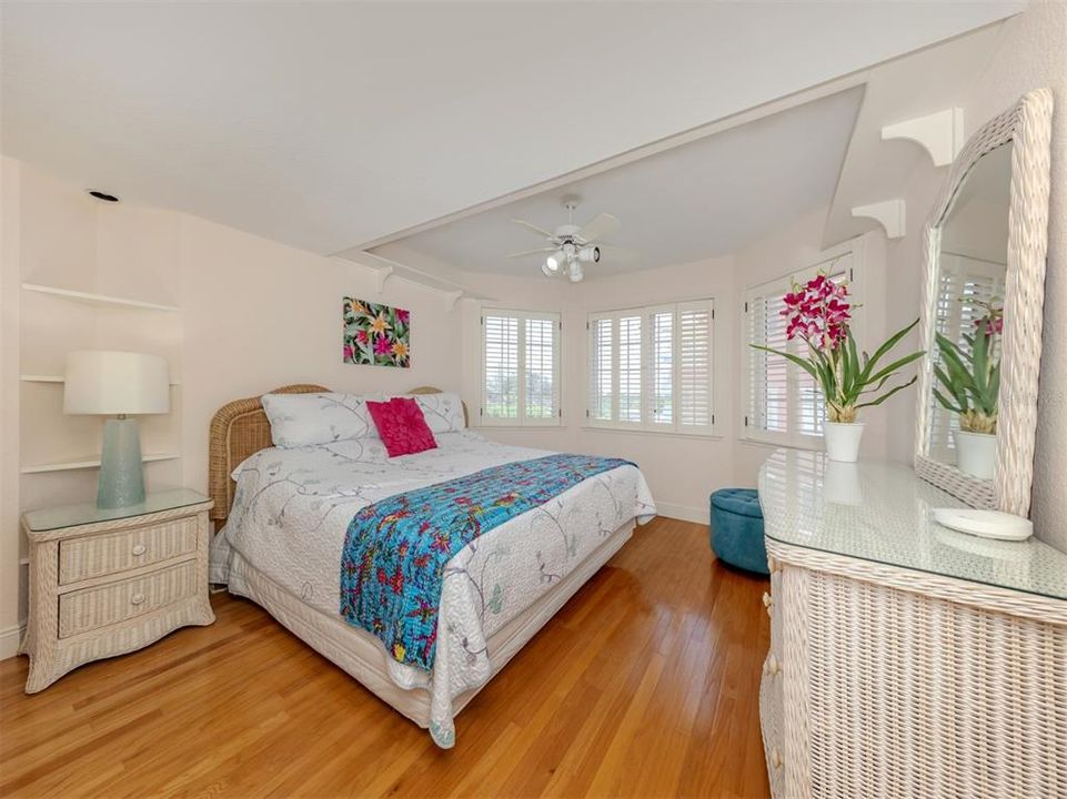 На продажу: $724,000 (3 спален, 2 ванн, 1916 Квадратных фут)