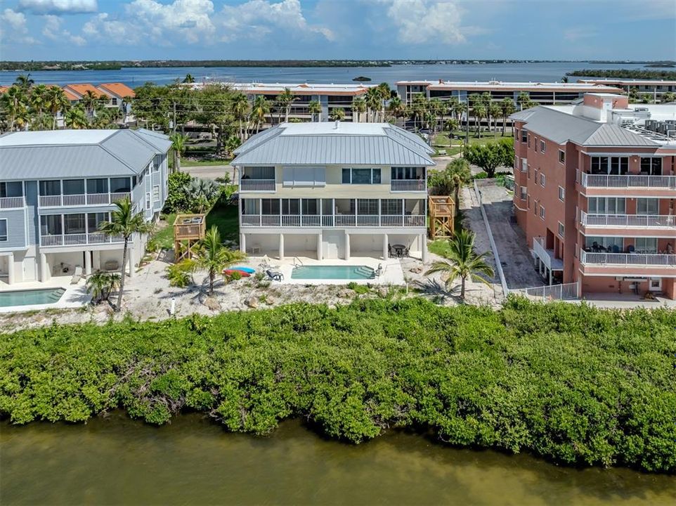 На продажу: $724,000 (3 спален, 2 ванн, 1916 Квадратных фут)