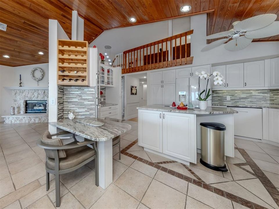 На продажу: $724,000 (3 спален, 2 ванн, 1916 Квадратных фут)