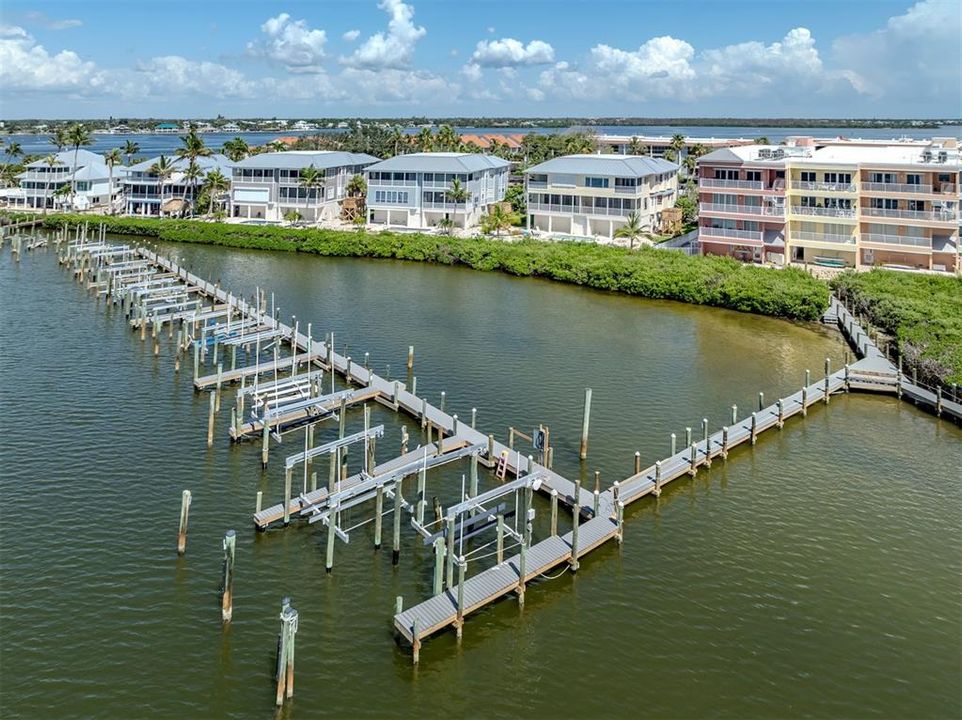 На продажу: $724,000 (3 спален, 2 ванн, 1916 Квадратных фут)