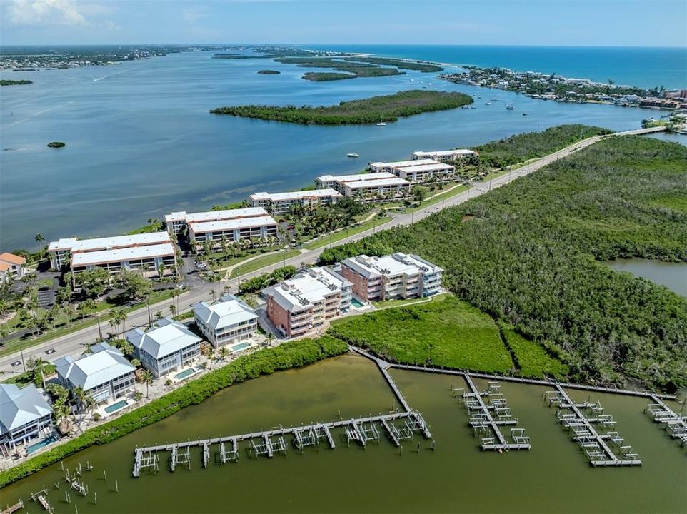 На продажу: $724,000 (3 спален, 2 ванн, 1916 Квадратных фут)