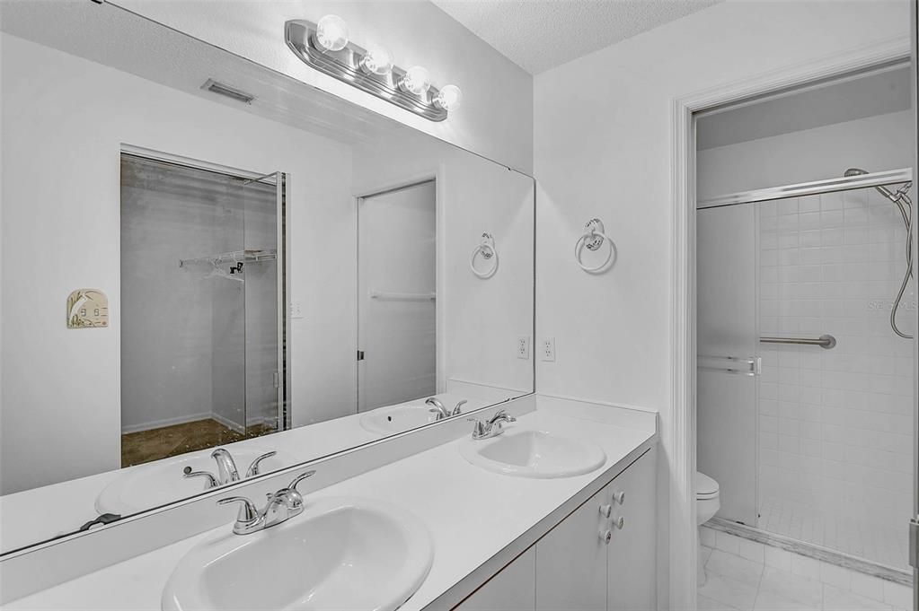 Activo con contrato: $199,000 (2 camas, 2 baños, 1142 Pies cuadrados)