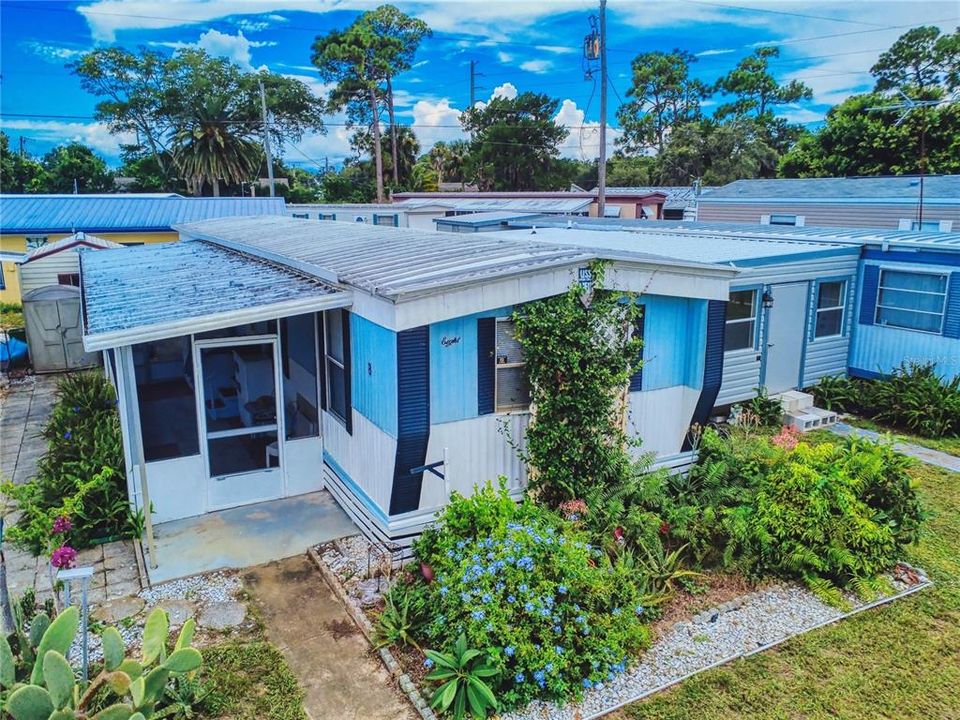 For Sale: $119,900 (2 beds, 1 baths, 784 Square Feet)