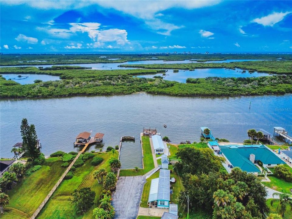 For Sale: $119,900 (2 beds, 1 baths, 784 Square Feet)