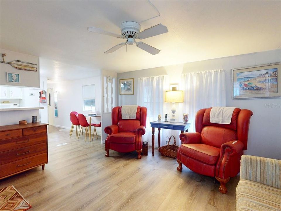 For Sale: $119,900 (2 beds, 1 baths, 784 Square Feet)