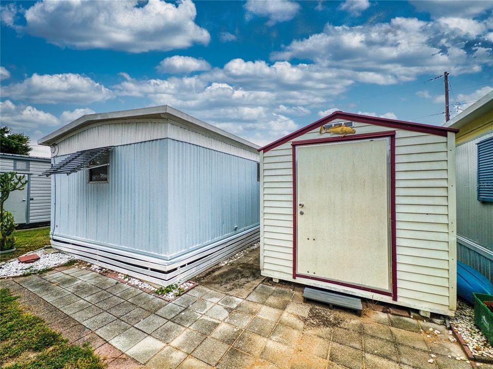 For Sale: $119,900 (2 beds, 1 baths, 784 Square Feet)