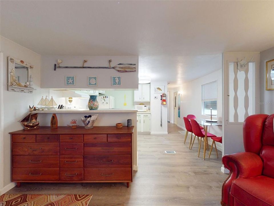 For Sale: $119,900 (2 beds, 1 baths, 784 Square Feet)