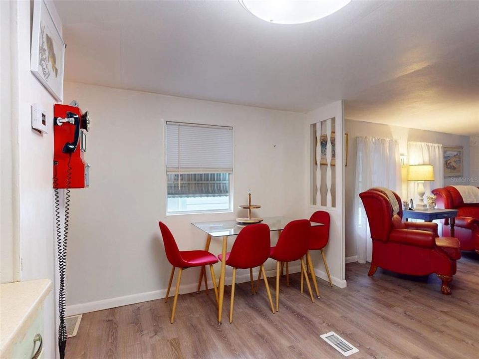 For Sale: $119,900 (2 beds, 1 baths, 784 Square Feet)