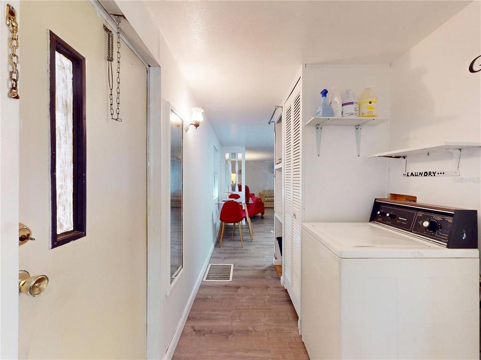 For Sale: $119,900 (2 beds, 1 baths, 784 Square Feet)