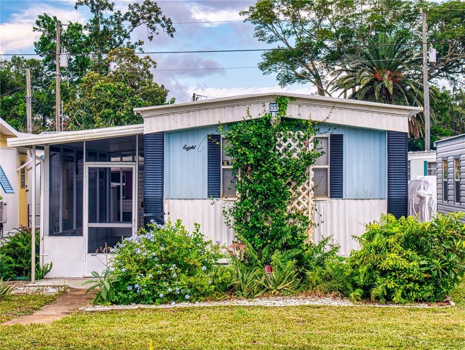 For Sale: $119,900 (2 beds, 1 baths, 784 Square Feet)