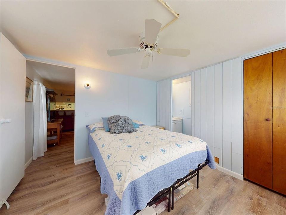 For Sale: $119,900 (2 beds, 1 baths, 784 Square Feet)