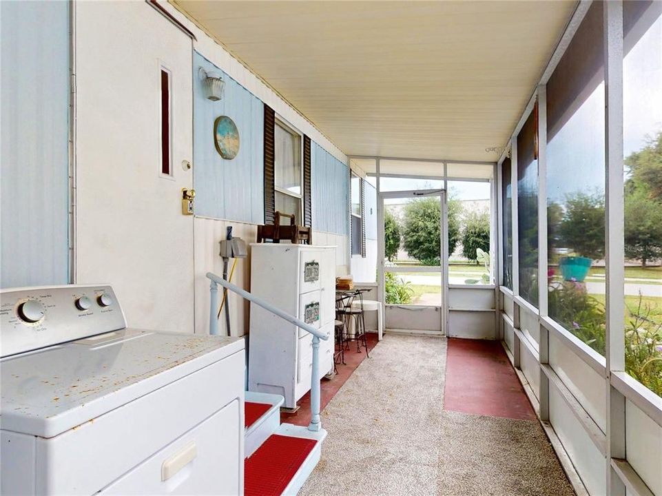 For Sale: $119,900 (2 beds, 1 baths, 784 Square Feet)