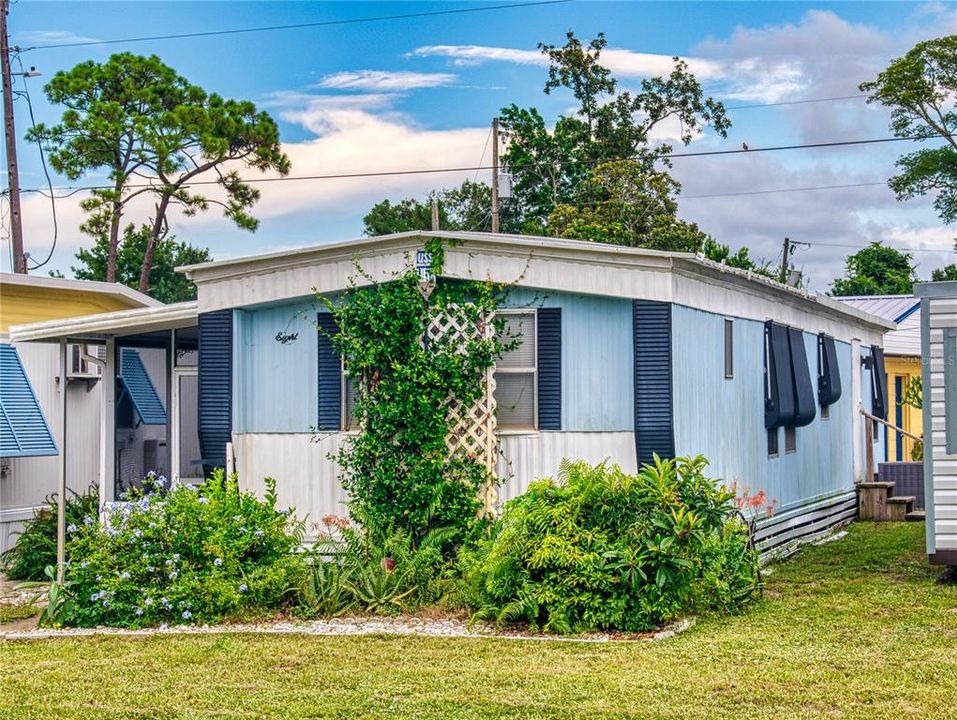 For Sale: $119,900 (2 beds, 1 baths, 784 Square Feet)