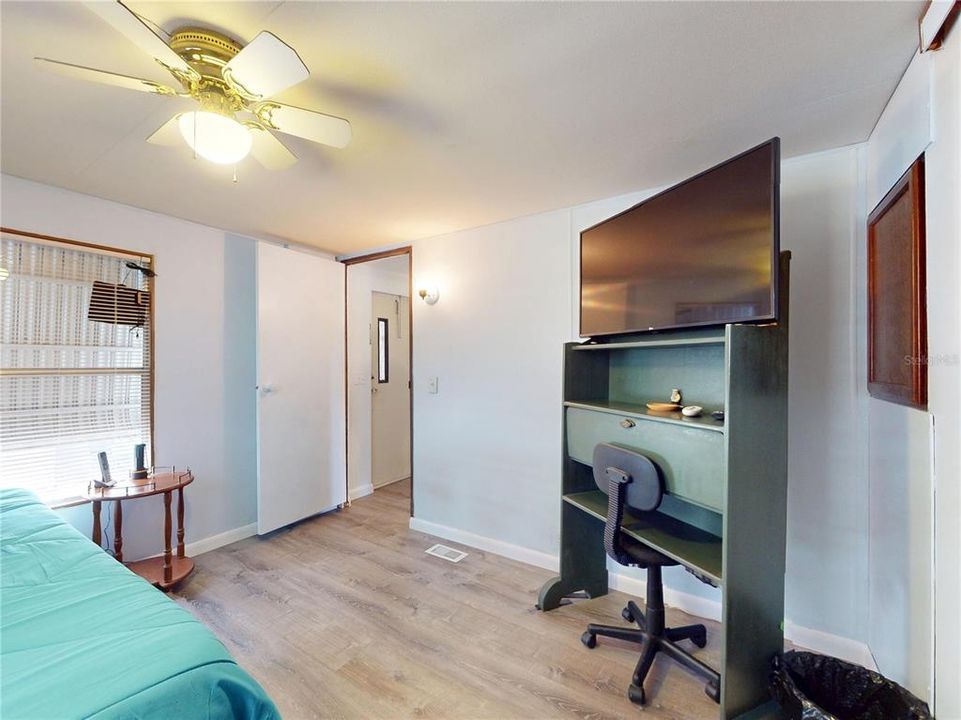 For Sale: $119,900 (2 beds, 1 baths, 784 Square Feet)