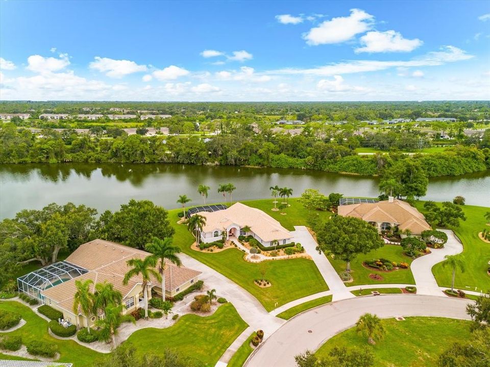 En Venta: $949,000 (3 camas, 2 baños, 2807 Pies cuadrados)