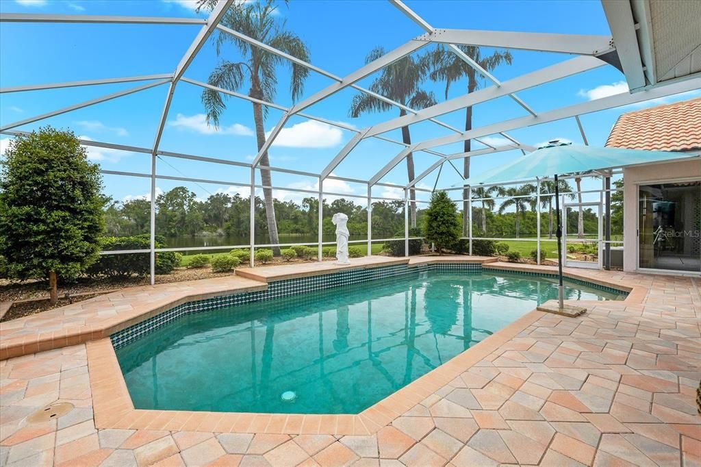 En Venta: $949,000 (3 camas, 2 baños, 2807 Pies cuadrados)