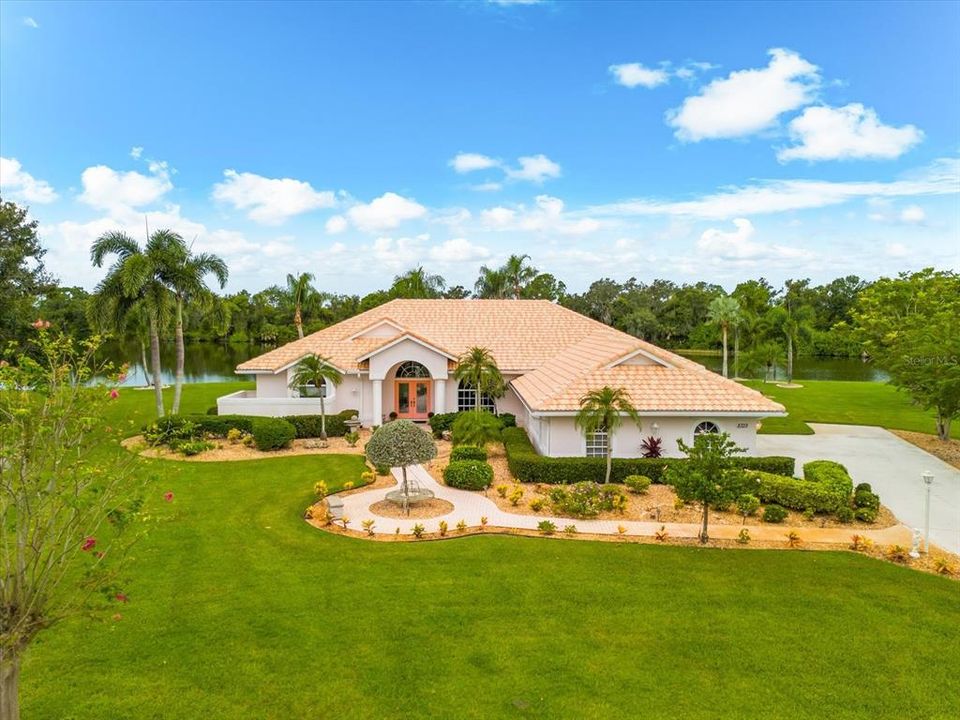 En Venta: $949,000 (3 camas, 2 baños, 2807 Pies cuadrados)