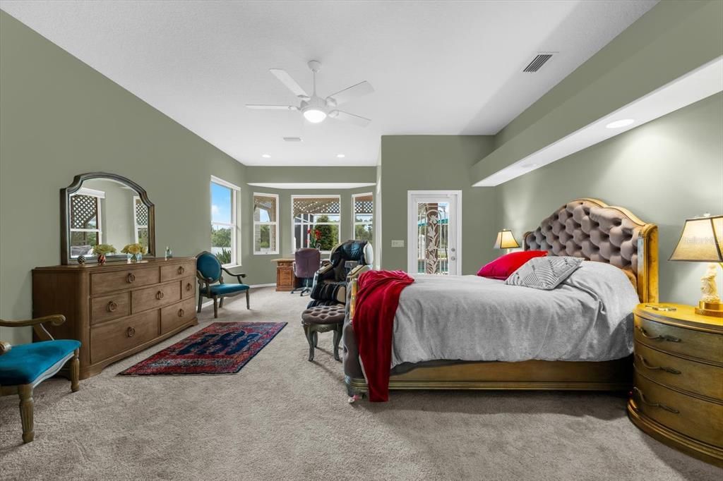 En Venta: $949,000 (3 camas, 2 baños, 2807 Pies cuadrados)