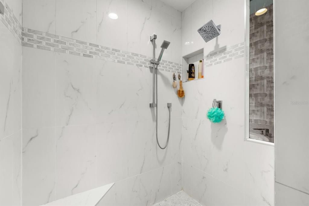 En Venta: $949,000 (3 camas, 2 baños, 2807 Pies cuadrados)