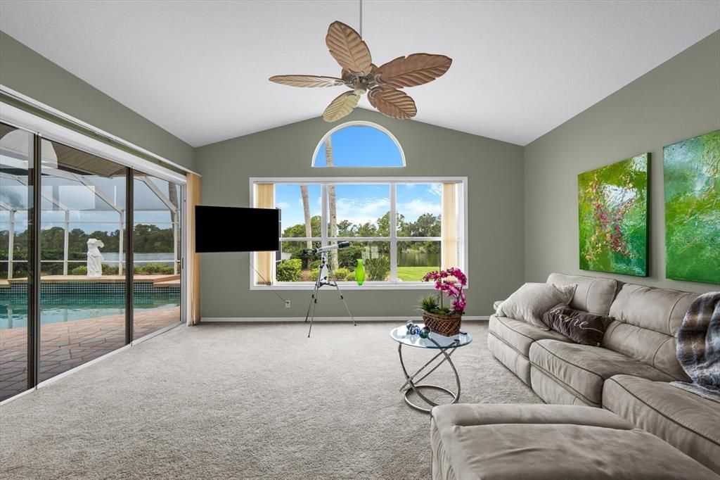 En Venta: $949,000 (3 camas, 2 baños, 2807 Pies cuadrados)