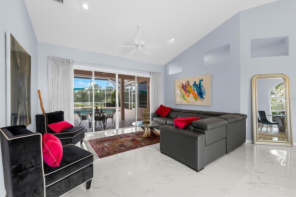 En Venta: $949,000 (3 camas, 2 baños, 2807 Pies cuadrados)