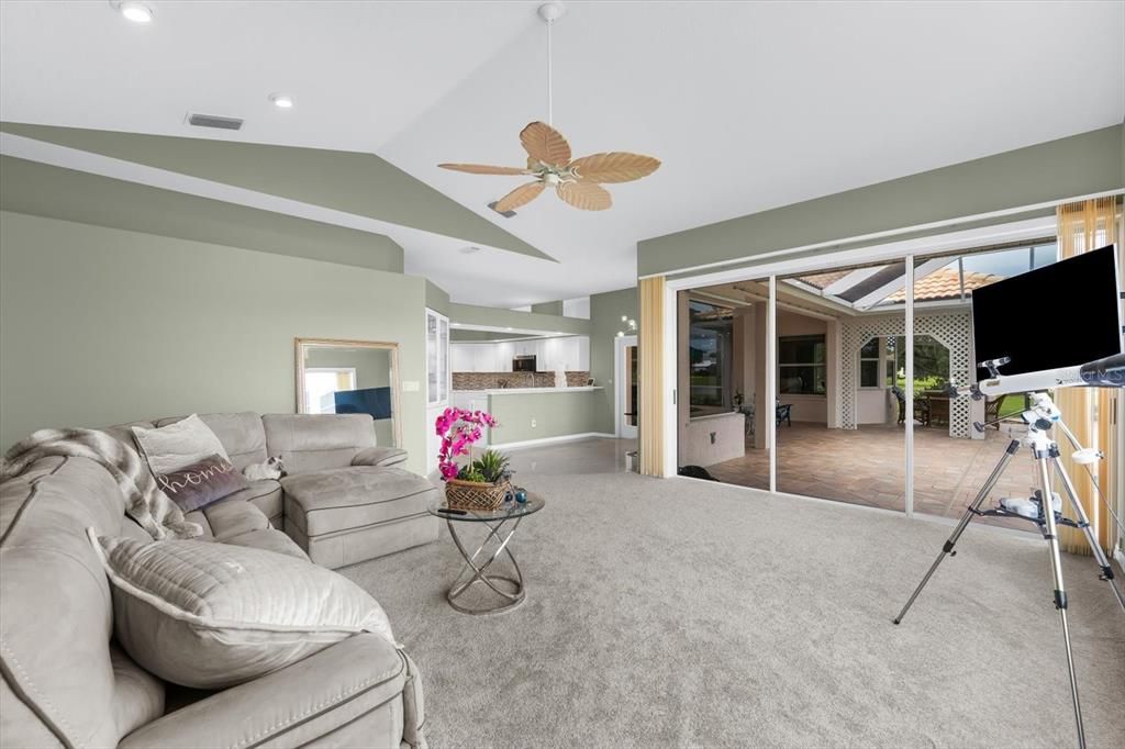 En Venta: $949,000 (3 camas, 2 baños, 2807 Pies cuadrados)