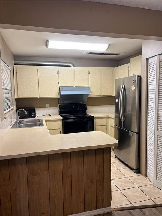 На продажу: $97,000 (2 спален, 2 ванн, 1226 Квадратных фут)