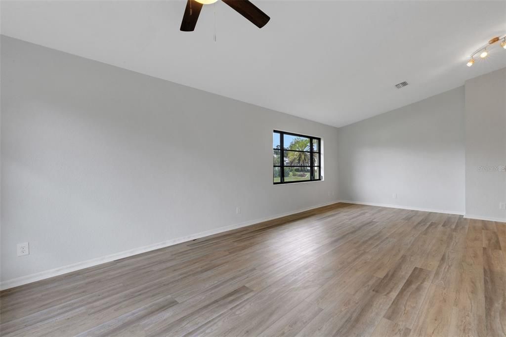 Под контрактом: $299,900 (3 спален, 2 ванн, 1780 Квадратных фут)