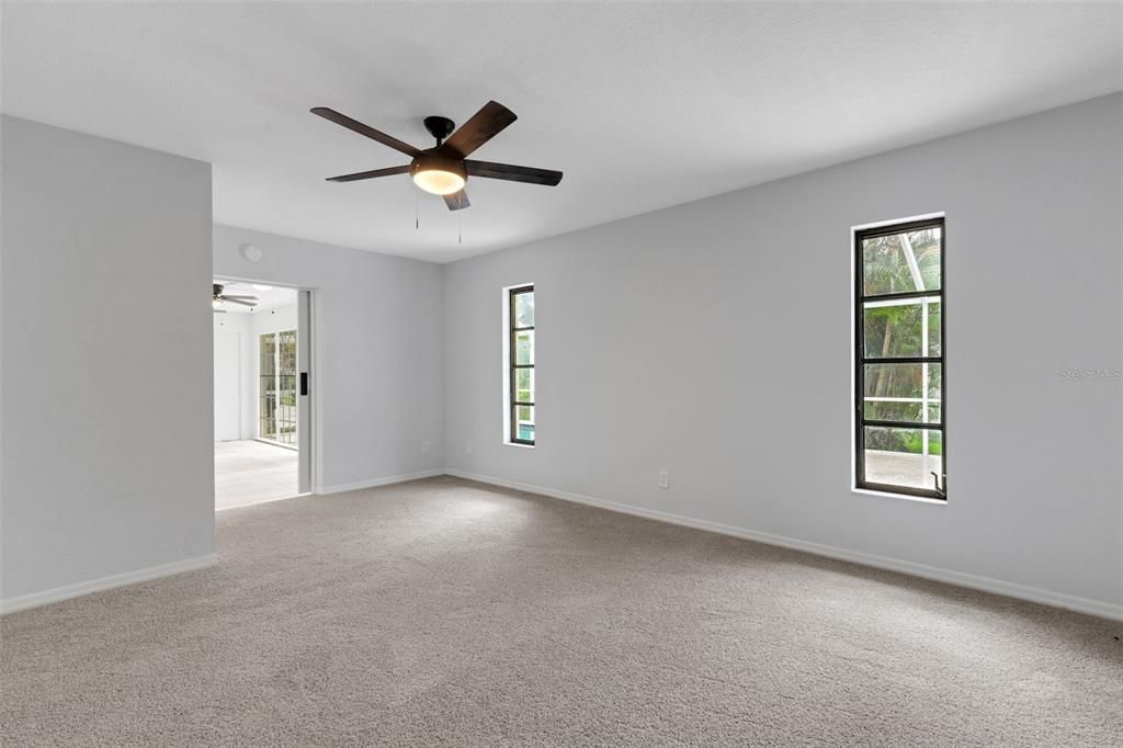 Под контрактом: $299,900 (3 спален, 2 ванн, 1780 Квадратных фут)