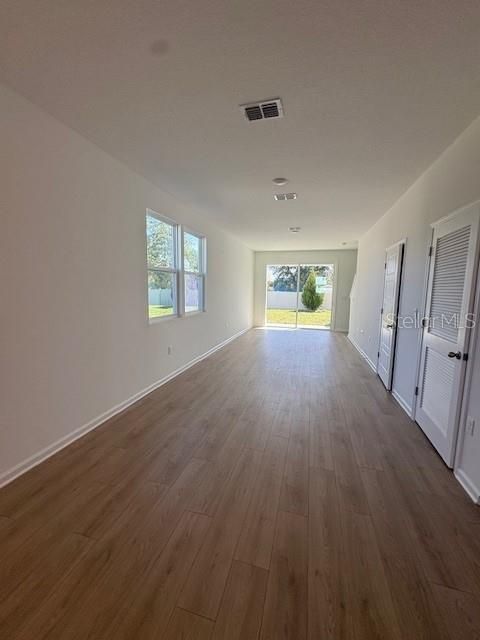 合同活跃: $274,990 (3 贝兹, 2 浴室, 1308 平方英尺)