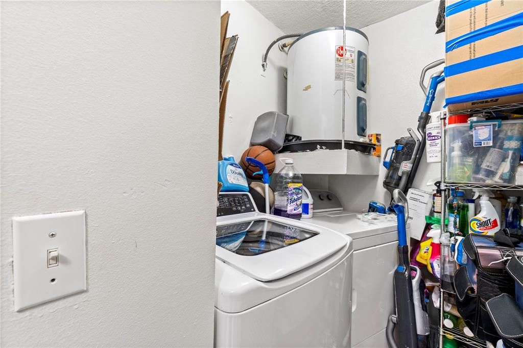 Под контрактом: $160,000 (2 спален, 2 ванн, 1038 Квадратных фут)