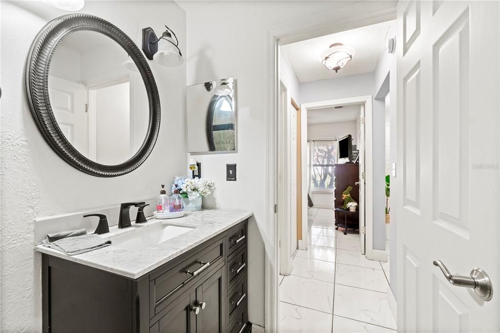 Под контрактом: $160,000 (2 спален, 2 ванн, 1038 Квадратных фут)