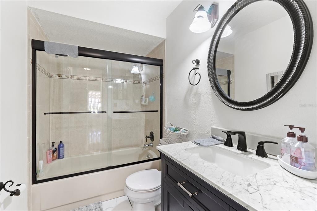 Под контрактом: $160,000 (2 спален, 2 ванн, 1038 Квадратных фут)