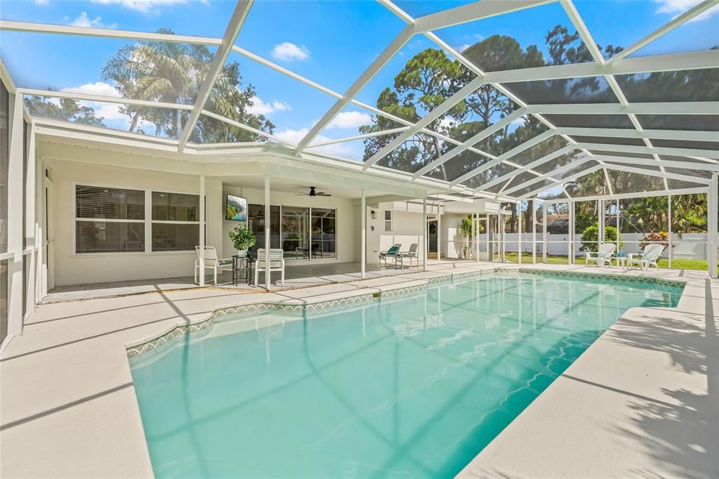 Active With Contract: $780,000 (4 beds, 2 baths, 2115 Square Feet)